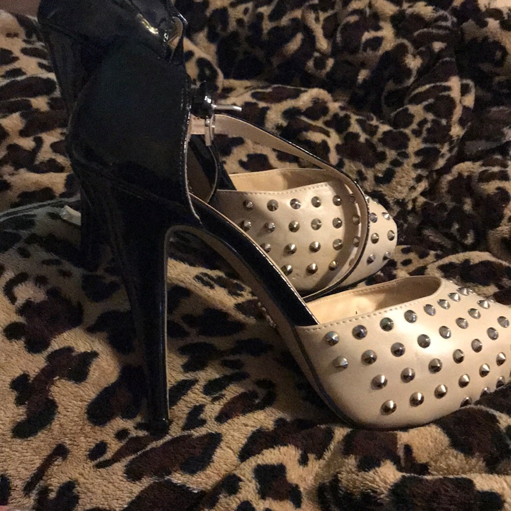 Shoes - Picture 5 of 5